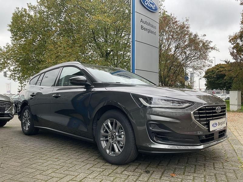 Neu Ford Focus Titanium 125 PS (91 kW) 2025 Magnetic metallic grau Kombi