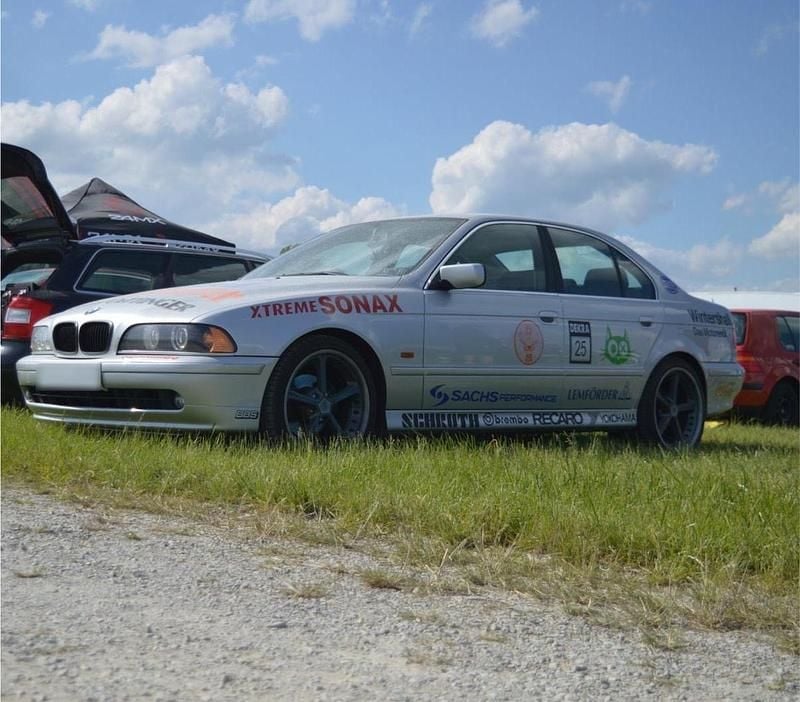 Gebraucht BMW 525 163 PS (119 kW) 2003 Silber Limousine