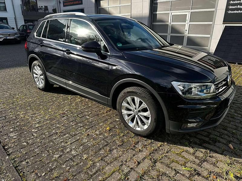 Schwarz Gebraucht 2018 VW Tiguan Sound SUV | 16.900 € (Superpreis) - Bild 1/4