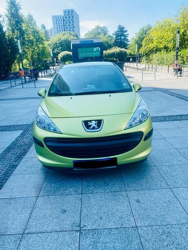 Grün Gebraucht 2007 Peugeot 207 Limousine | 1.990 € (Guter Preis) - Bild 1/4