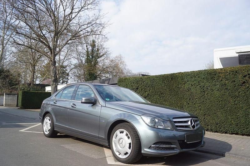 Gebraucht Mercedes C180 156 PS (114 kW) 2012 Grau Limousine