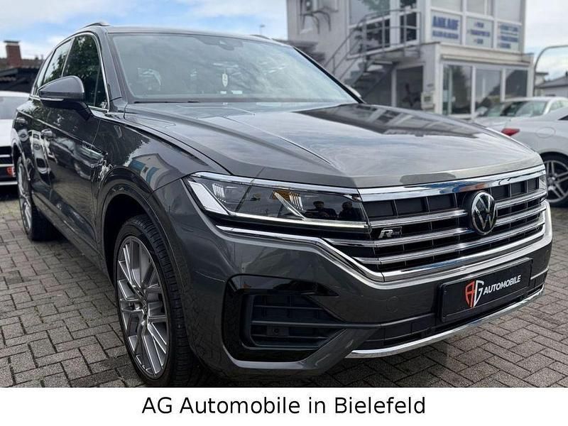 Grau Gebraucht 2021 VW Touareg R-line SUV | 46.950 € (Superpreis) - Bild 1/4