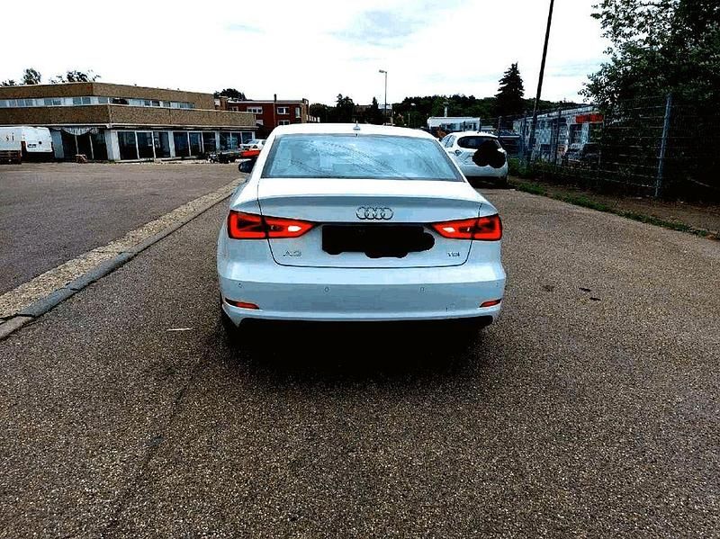 Gebraucht Audi A3 Attraction 110 PS (80 kW) 2016 Weiß Limousine