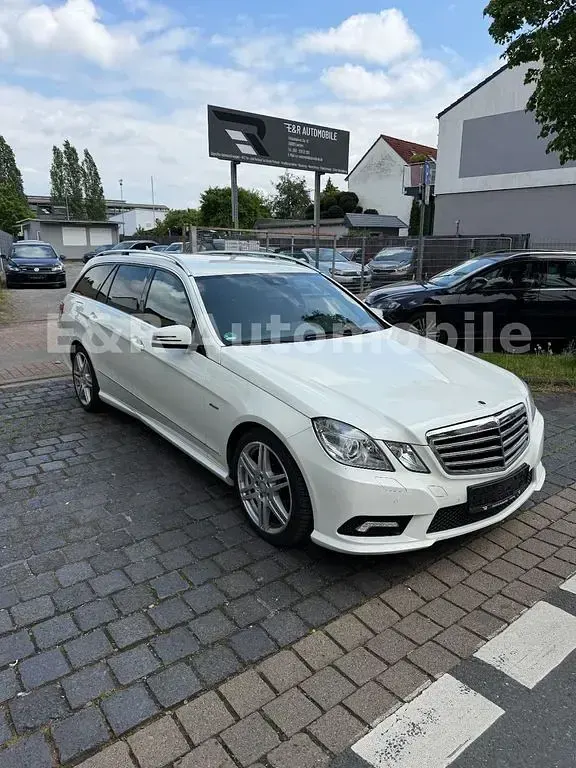 Gebraucht Mercedes E220 AMG 170 PS (125 kW) 2011 Weiß Kombi