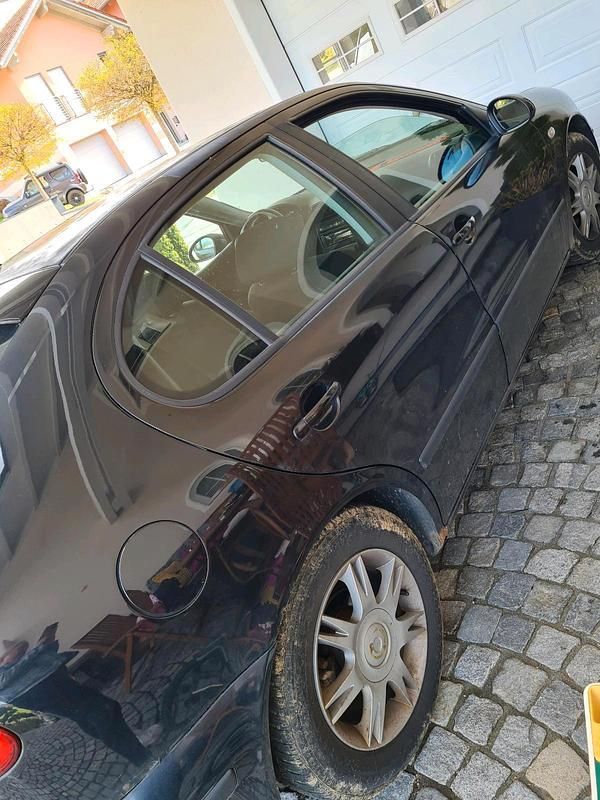 Second-hand Seat Leon 110 CP (80 kW) 2003 Negru Hatchback