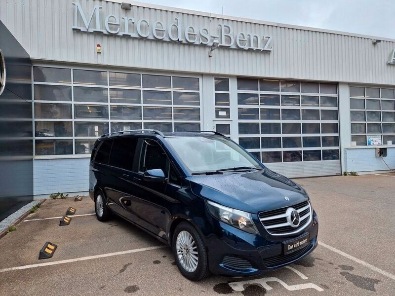 Gebraucht Mercedes V220 Edition 163 PS (119 kW) 2018 Blau Van / Kleinbus