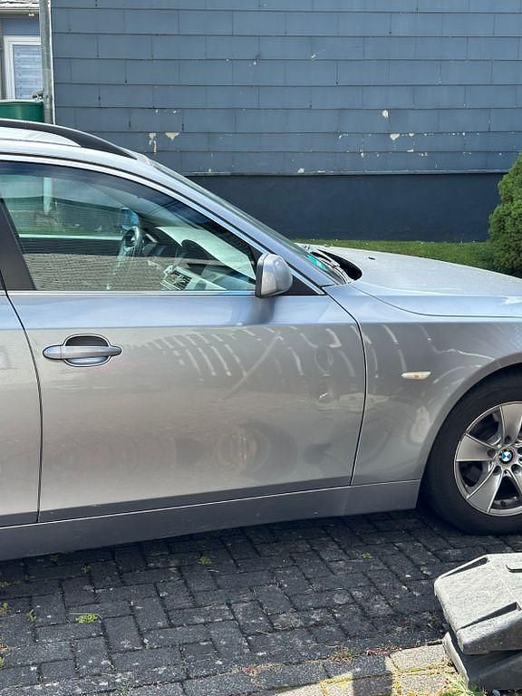 Silber Gebraucht 2006 BMW 523 Kombi | 4.800 € (Fairer Preis) - Bild 1/4