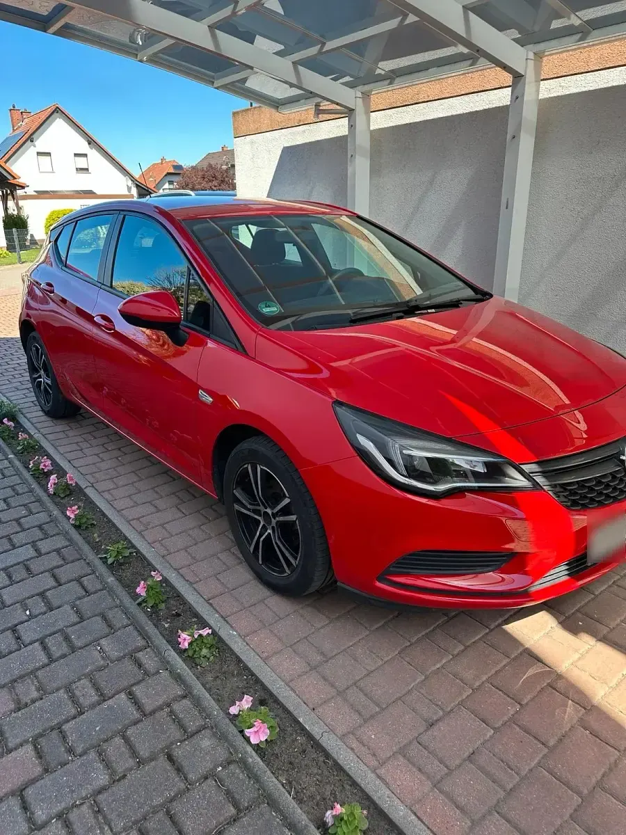 Gebraucht Opel Astra Eco 105 PS (77 kW) 2016 Rot Limousine