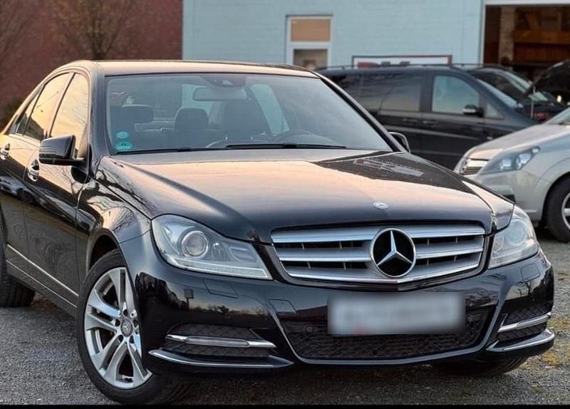 Gebraucht Mercedes C200 Avantgarde Edition 140 PS (102 kW) 2013 Schwarz Limousine