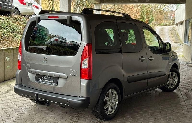 Gebraucht Peugeot Partner Tepee Family 109 PS (80 kW) 2009 Braun Van / Kleinbus