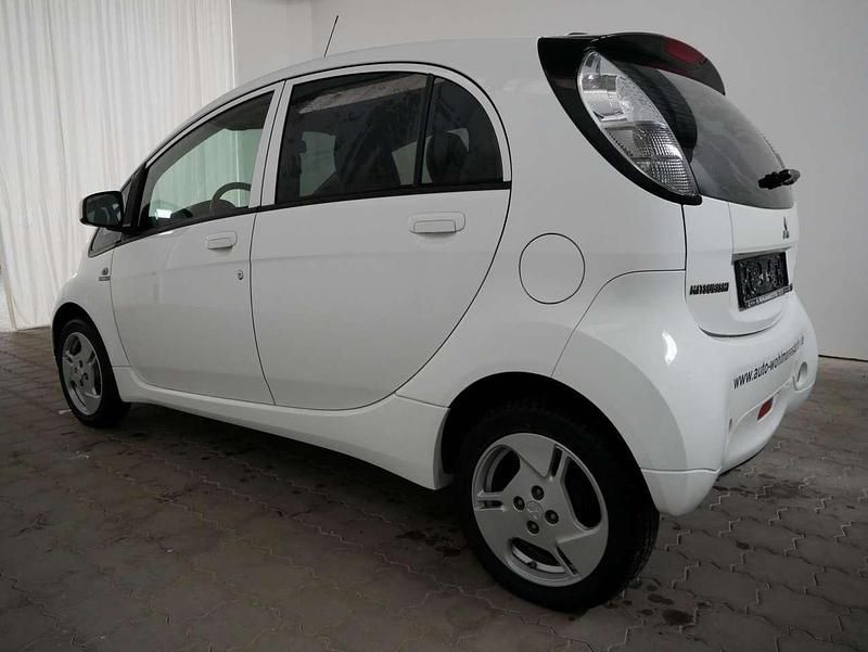 Gebraucht Mitsubishi i-MiEV 49 kW (67 PS) 2018 Weiß Kleinwagen