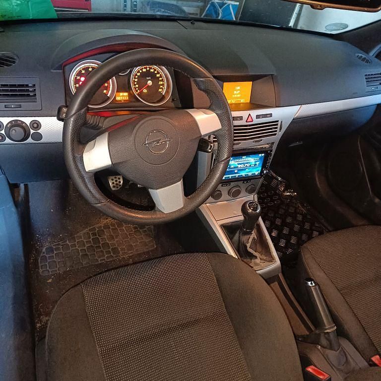 Schwarz Gebraucht 2007 Opel Astra Edition Coupé | 1.000 € (Superpreis) - Bild 1/4