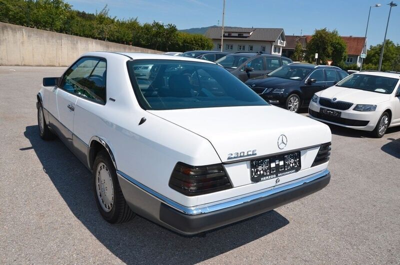 Second-hand Mercedes E230 132 CP (97 kW) 1987 Alb