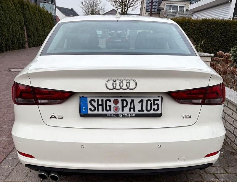 Weiß Gebraucht 2015 Audi A3 Ambiente Limousine | 12.300 € (Fairer Preis) - Bild 1/4