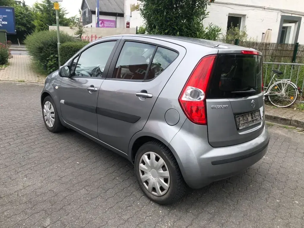 Gebraucht Suzuki Splash 65 PS (47 kW) 2010 Grau Kleinwagen