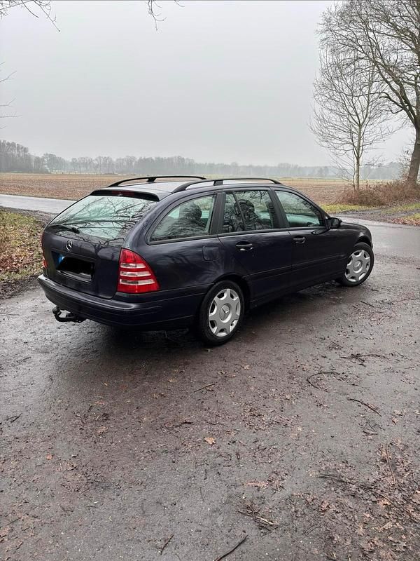 Gebraucht Mercedes 220 150 PS (110 kW) 2005 Blau Kombi