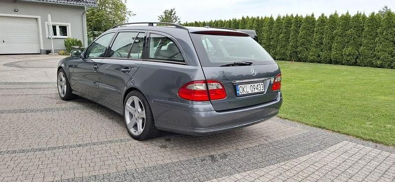 Gebraucht Mercedes E220 Classic 170 PS (125 kW) 2008 Grau Limousine