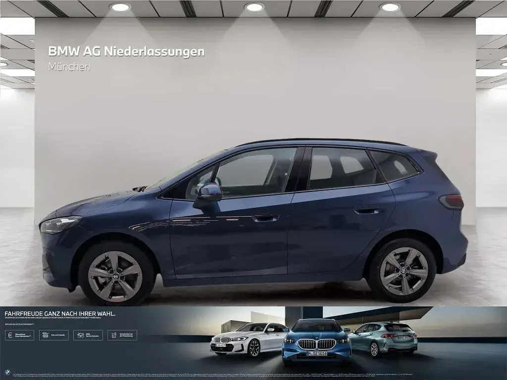 Gebraucht BMW 220 Active Tourer Luxury Line 156 PS (114 kW) 2025 Blau Van / Kleinbus