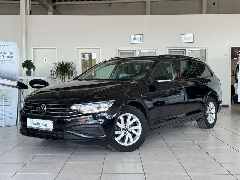 Deep black perleffekt (metallic) Gebraucht 2022 VW Passat Basis Kombi | 20.950 € (Guter Preis) - Bild 1/4