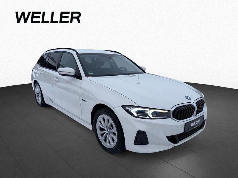 Gebraucht BMW 330e Shadowline 292 PS (214 kW) 2022 Alpinweiss iii (weiß) Kombi