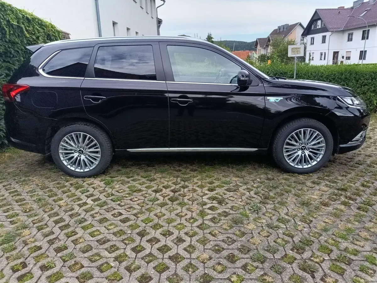 Gebraucht Mitsubishi Outlander P-HEV 224 PS (164 kW) 2019 Schwarz SUV