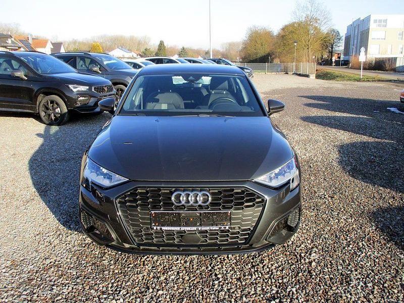 Gebraucht Audi A3 110 PS (80 kW) 2022 Grau Limousine