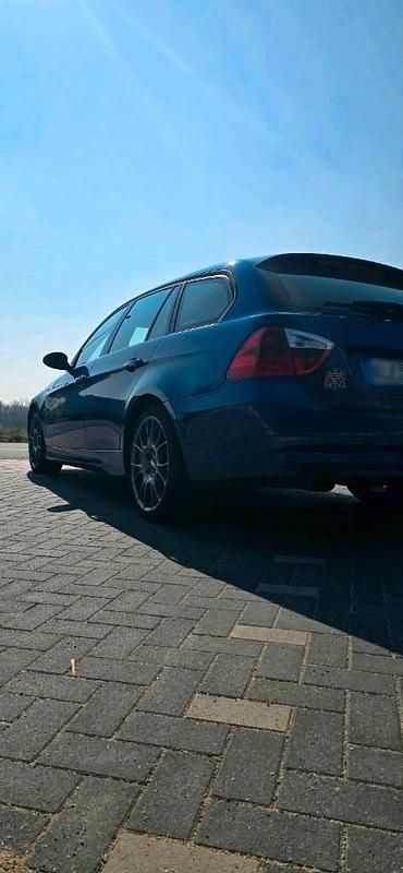 Gebraucht BMW 318 143 PS (105 kW) 2007 Blau Kombi