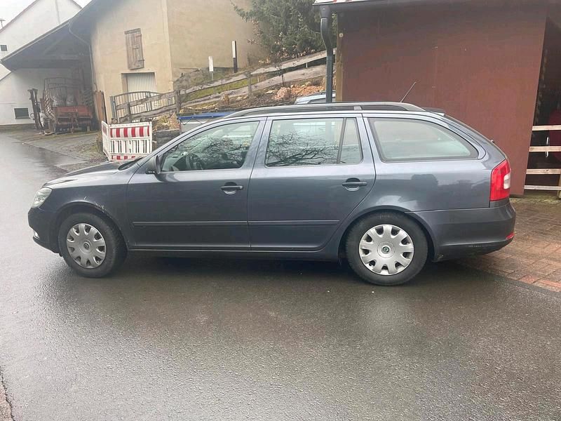 Gebraucht Skoda Octavia 122 PS (89 kW) 2013 Grau Kombi