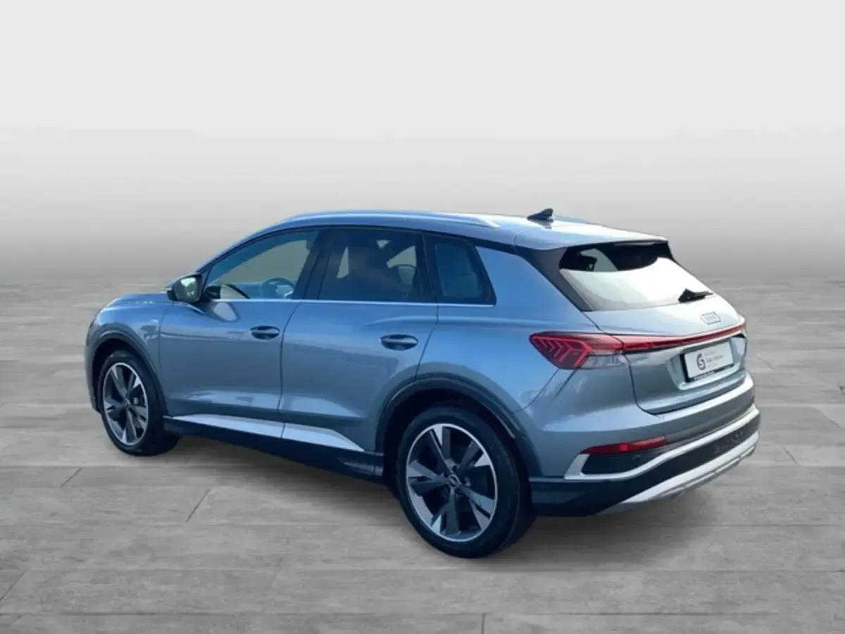 Używany Audi Q4 e-tron Basis 219 kW (299 KM) 2023 Niebieski SUV