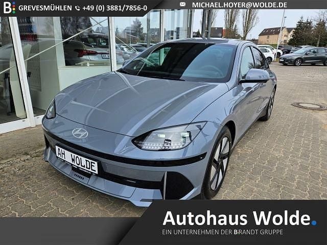 Blau Gebraucht 2023 Hyundai Ioniq 6 Techniq Limousine | 36.990 € (Superpreis) - Bild 1/4