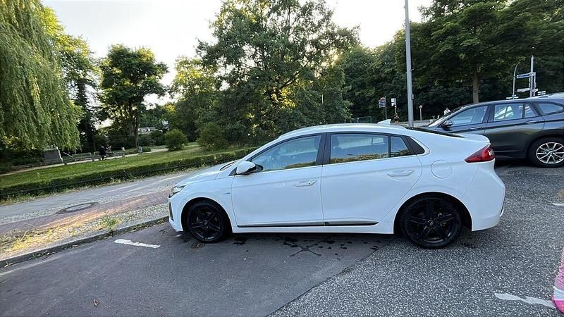 Gebraucht Hyundai Ioniq Premium 141 PS (103 kW) 2017 Weiß Kleinwagen