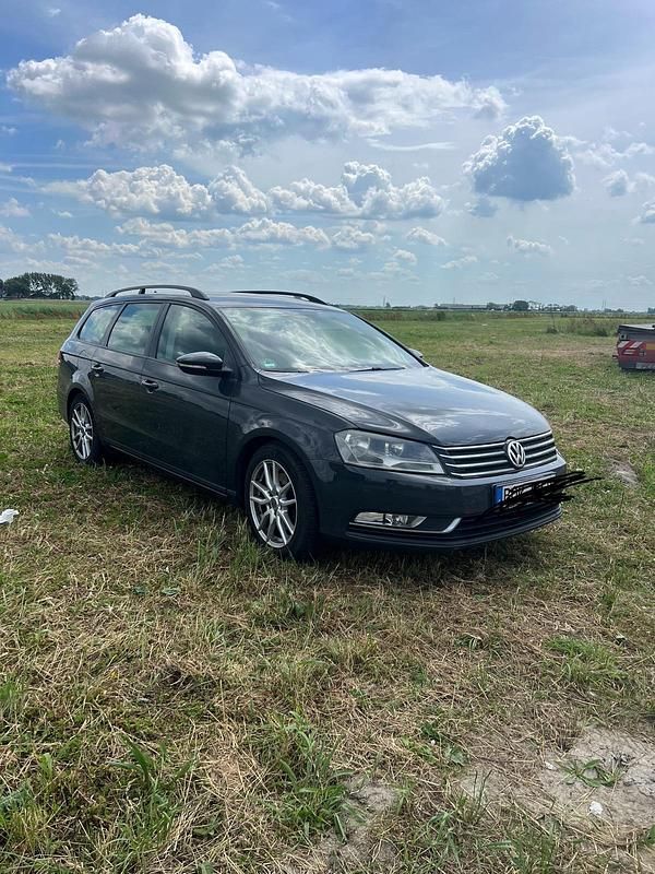 Usata VW Passat 140 CV (102 kW) 2012 Grigio Station wagon