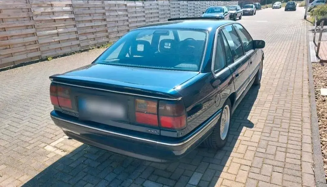 Second-hand Opel Senator 177 CP (130 kW) 1990 Albastru Berlinǎ
