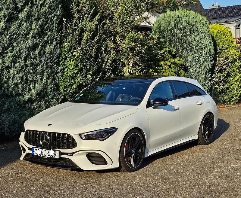 Weiß Gebraucht 2020 Mercedes CLA45 AMG Shooting Brake AMG Kombi | 45.800 € (Fairer Preis) - Bild 1/4