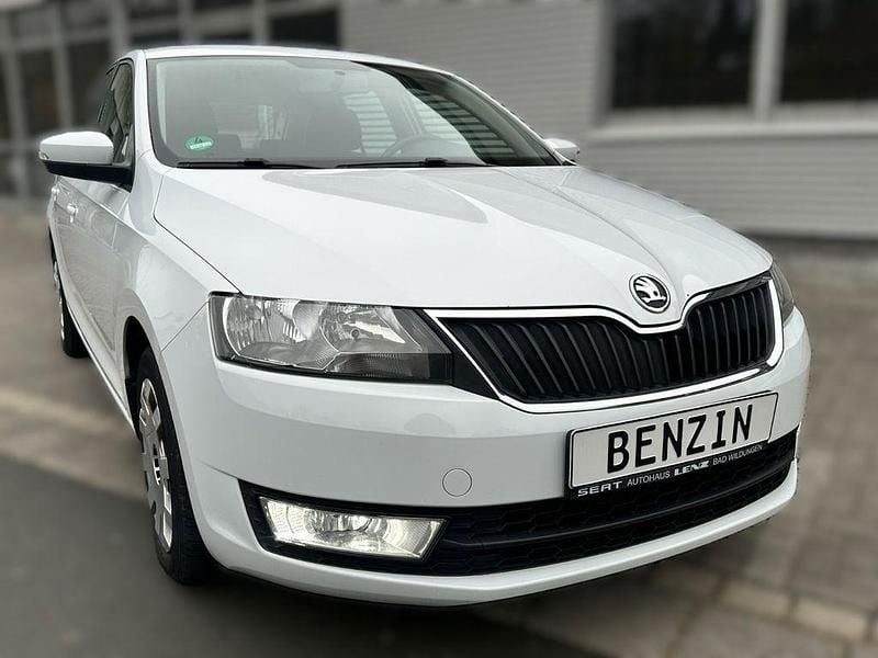 Weiß Gebraucht 2015 Skoda Rapid Ambition Limousine | 5.991 € (Fairer Preis) - Bild 1/4