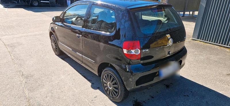 Gebraucht VW Fox Basis 75 PS (55 kW) 2005 Schwarz Kleinwagen