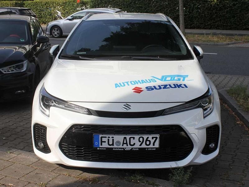 Gebraucht Suzuki Swace Comfort+ 98 PS (72 kW) 2022 Platinum white pearl metallic Kombi