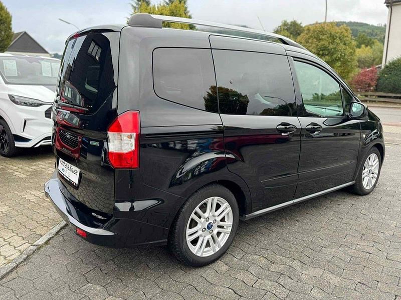 Gebraucht Ford Tourneo Courier Titanium 101 PS (74 kW) 2016 Schwarz Van / Kleinbus