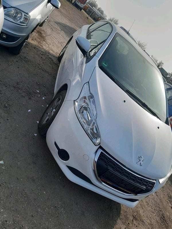 Gebraucht Peugeot 208 68 PS (50 kW) 2012 Weiß Kleinwagen