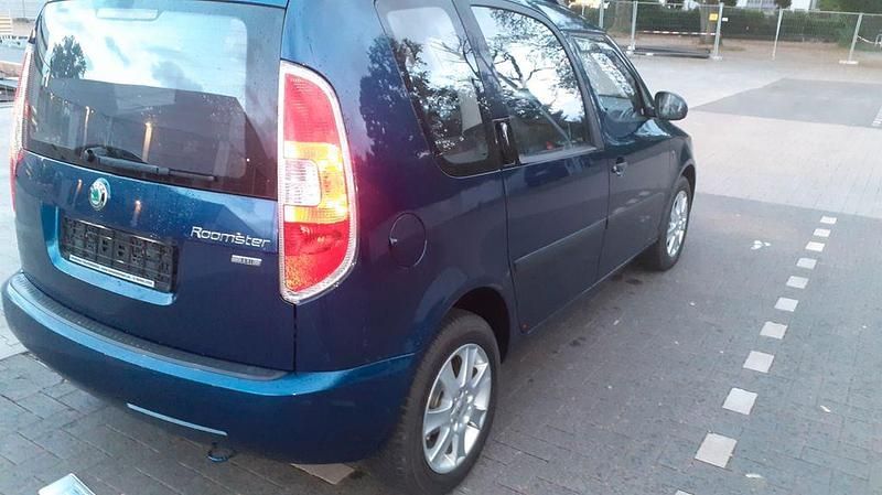 Gebraucht Skoda Roomster Plus Edition 75 PS (55 kW) 2011 Blau Van / Kleinbus