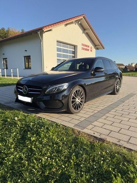 Schwarz Gebraucht 2016 Mercedes C300 AMG line Kombi | 20.900 € (Fairer Preis) - Bild 1/4