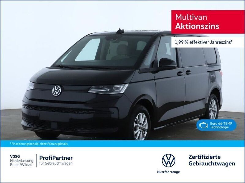 Schwarz (deep black perleffekt (schwarz)) Gebraucht 2023 VW Multivan Basis Van / Kleinbus | 48.150 € (Superpreis) - Bild 1/4