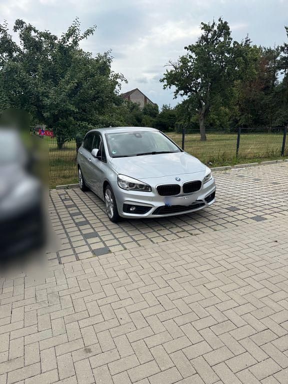 Silber Gebraucht 2017 BMW 218 Active Tourer Sport Line Van / Kleinbus | 13.200 € (Guter Preis) - Bild 1/4