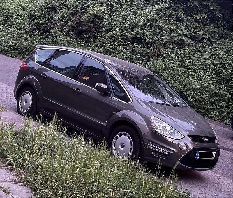 Andere farben Gebraucht 2011 Ford S-MAX S Van / Kleinbus | 4.600 € (Superpreis) - Bild 1/4