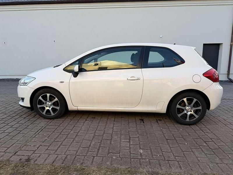 Gebraucht Toyota Auris Basis 101 PS (74 kW) 2009 Super white 2 Kleinwagen