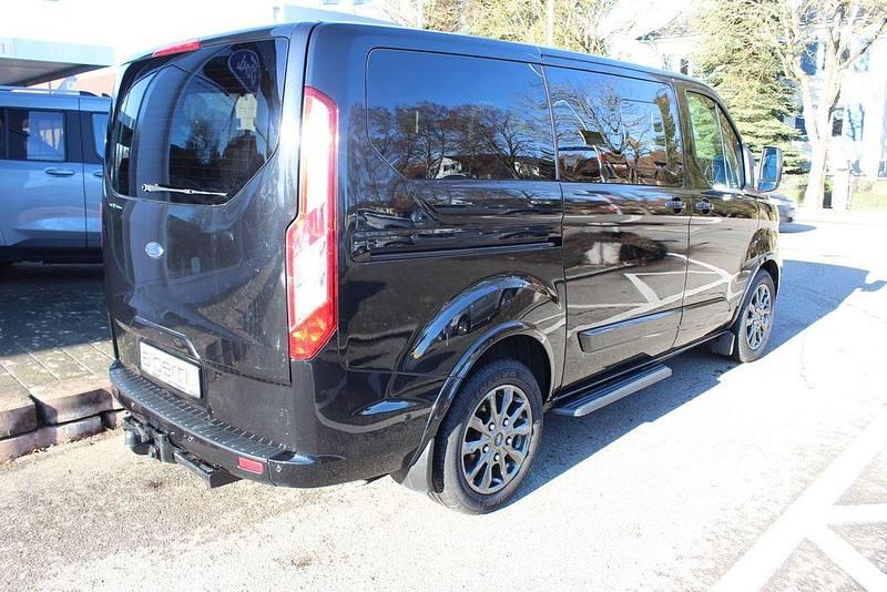Gebraucht Ford Tourneo Titanium 131 PS (96 kW) 2021 Schwarz Van / Kleinbus
