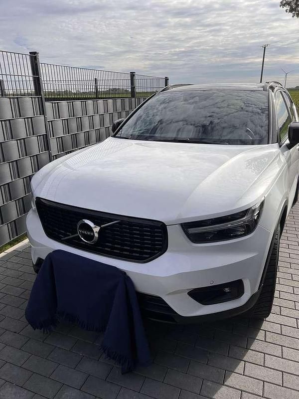 Weiß Gebraucht 2020 Volvo XC40 R-Design SUV | 25.000 € (Guter Preis) - Bild 1/4