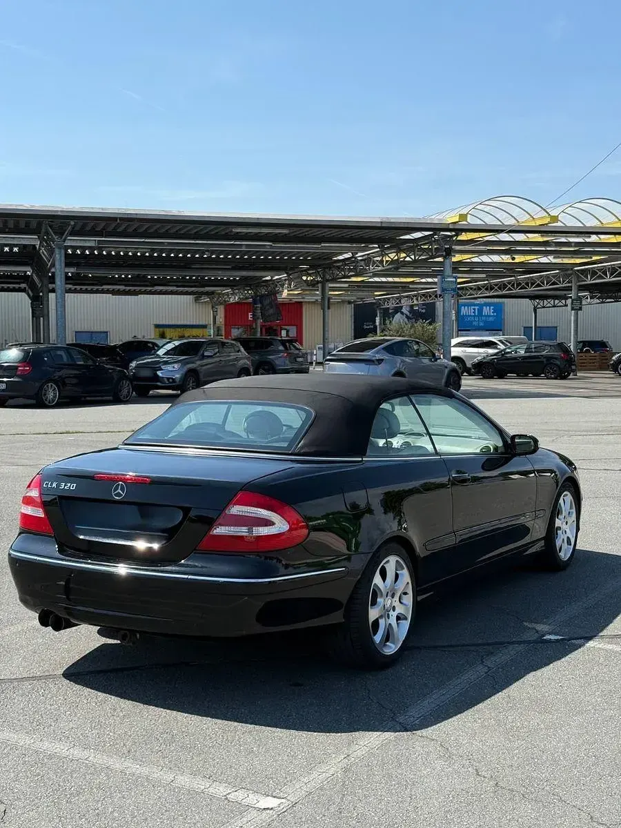 Gebraucht Mercedes CLK320 Elegance 218 PS (160 kW) 2003 Schwarz Cabrio