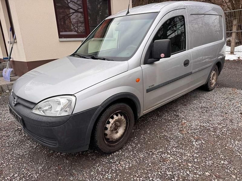 Gebraucht Opel Combo Comfort 87 PS (63 kW) 2002 Silber Van / Kleinbus
