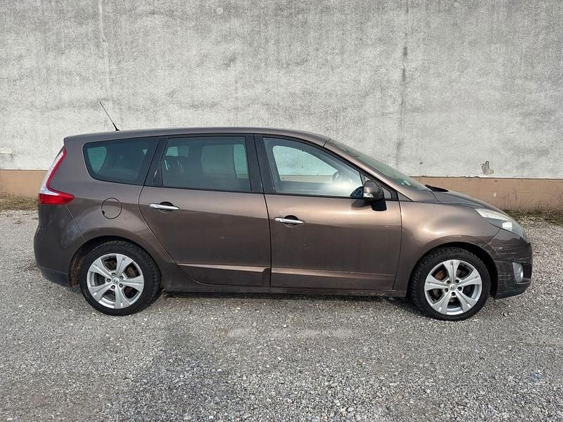 Gebraucht Renault Scénic III Dynamique 131 PS (96 kW) 2010 Braun Van / Kleinbus